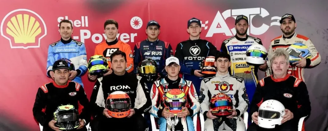 Álvaro Oroza en el TC Pista Pick Up durante la carrera en La Plata