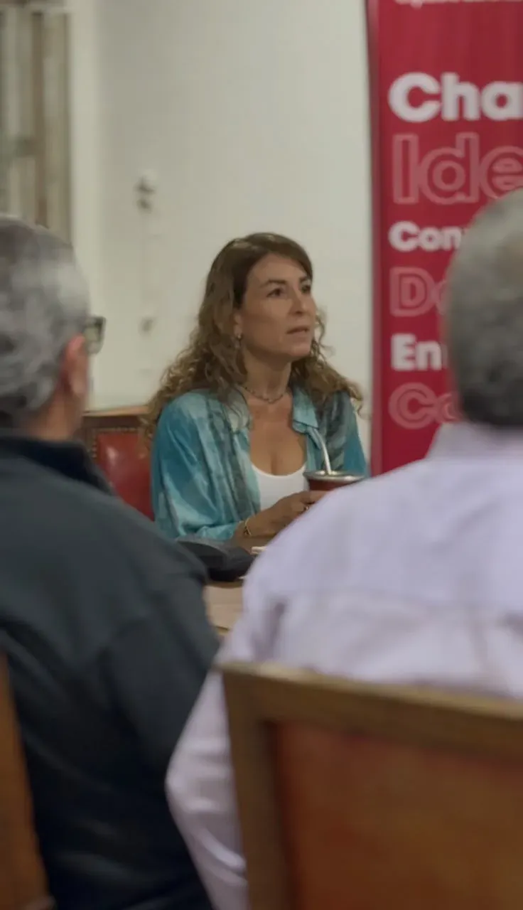 Reunión sobre consumo problemático en el local Diálogo y Comunidad
