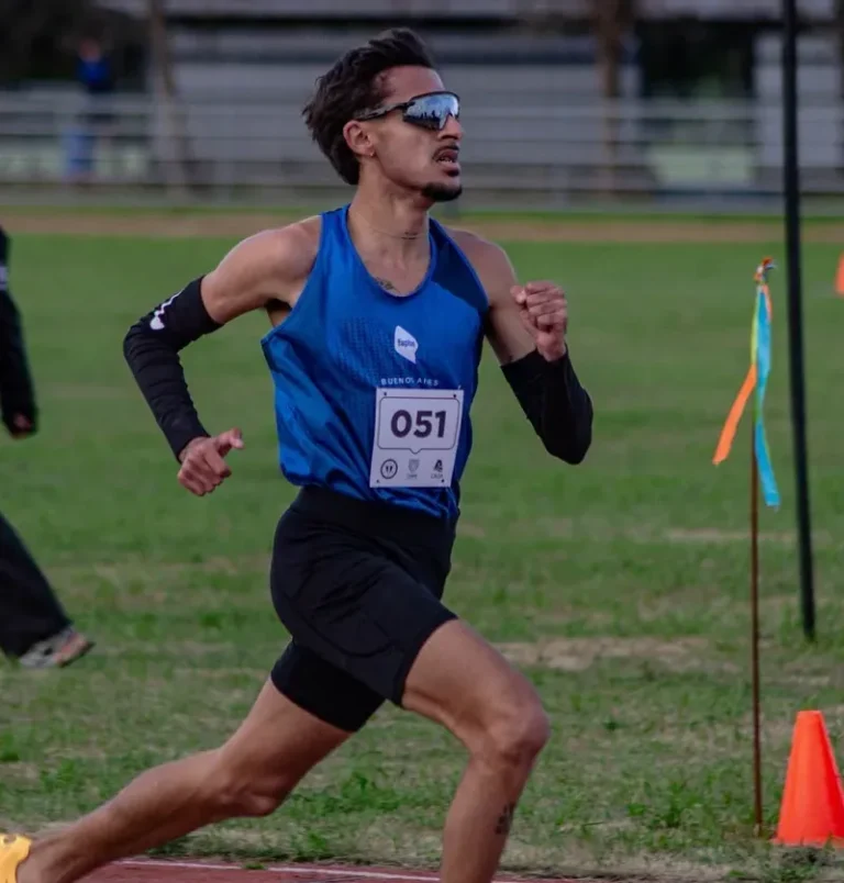 Uriel Muñoz en una competencia de atletismo