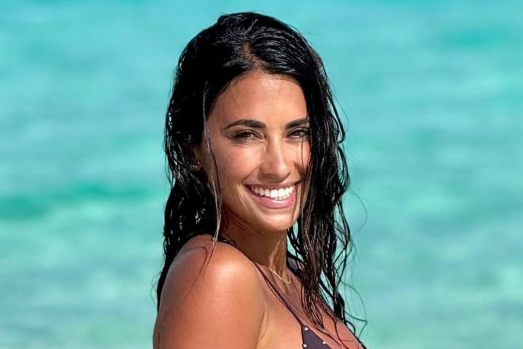 Antonela Roccuzzo en un yate durante un paseo en Miami