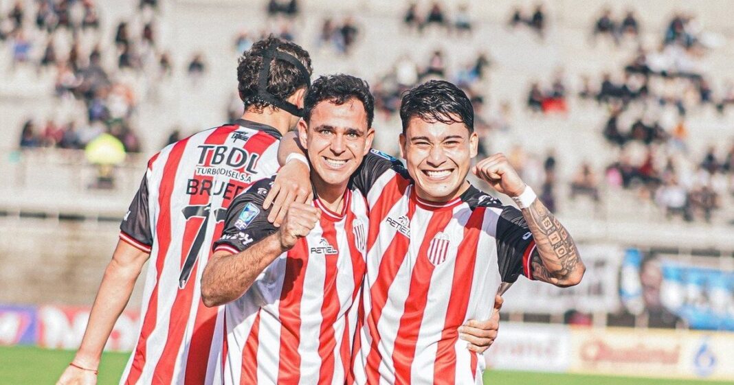 Estadio Claudio Tapia durante el partido entre Barracas Central y Argentinos Juniors