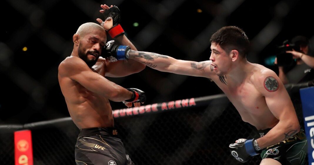 Brandon Moreno, peleador mexicano de UFC, durante un combate