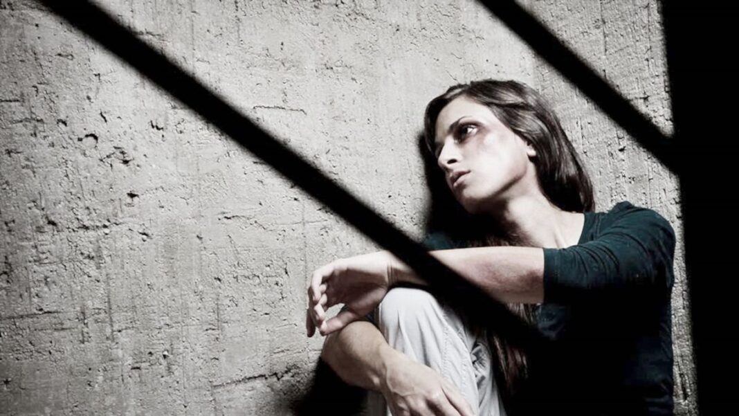 Gráfico con la tasa de suicidios en Argentina y cifras de suicidios feminicidas según MuMaLá