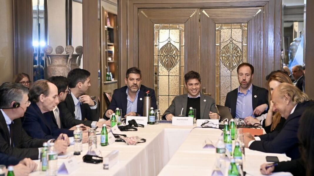 Axel Kicillof durante su exposición en The New School de Nueva York