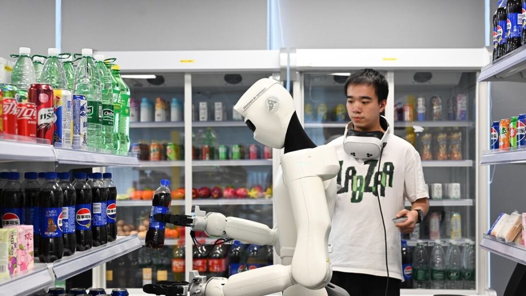 Trabajador usando computadora en oficina, ilustrando el impacto de la IA en empleos calificados