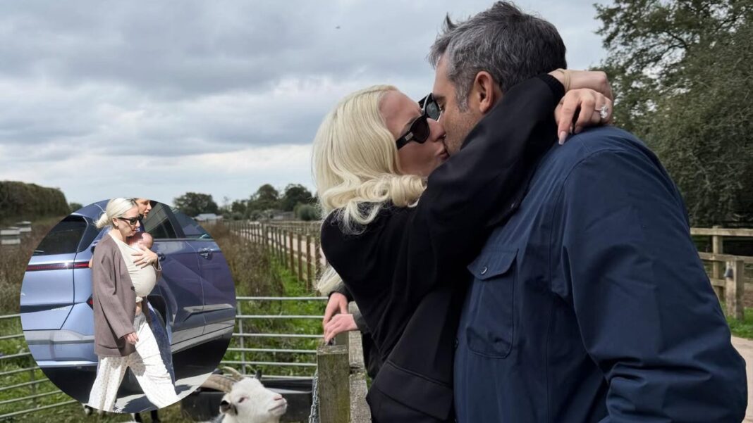 Lady Gaga y Michael Polansky con su bebé
