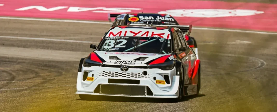 Lucas Carabajal celebrando en el podio del TC2000 en San Juan