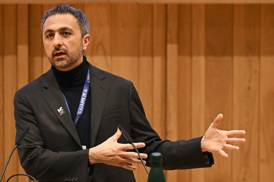 Mustafa Suleyman, director de inteligencia artificial de Microsoft