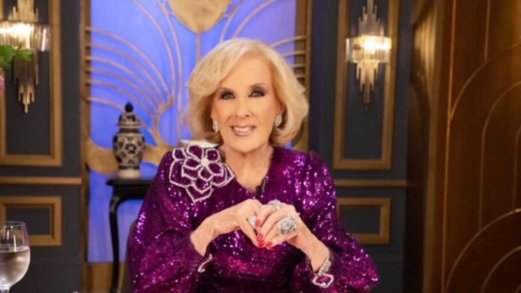 Mirtha Legrand en una emisión de su programa de televisión