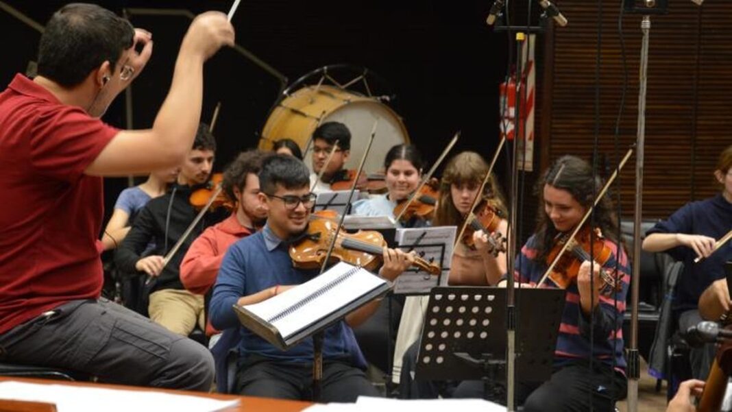 Orquesta Sinfónica Juvenil Bonaerense durante un concierto en la Sala Ginastera del Teatro Argentino