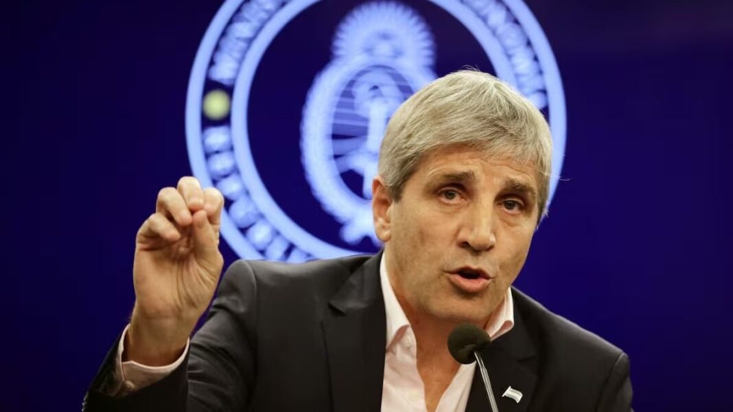 Luis Caputo, ministro de Economía, durante la presentación del Presupuesto 2027
