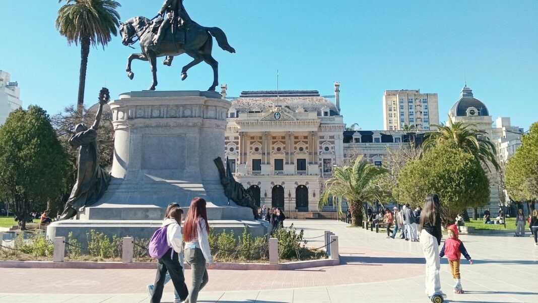 Personas al aire libre durante la primavera en la provincia de Buenos Aires