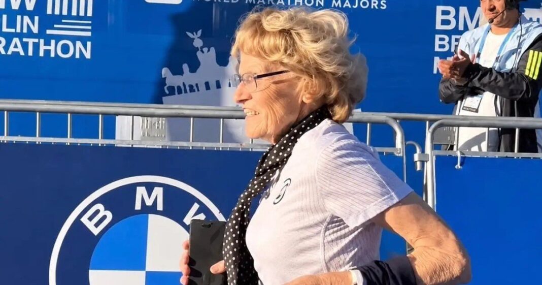 Ruth Richter, de 88 años, corriendo en la Maratón de Berlín 2026