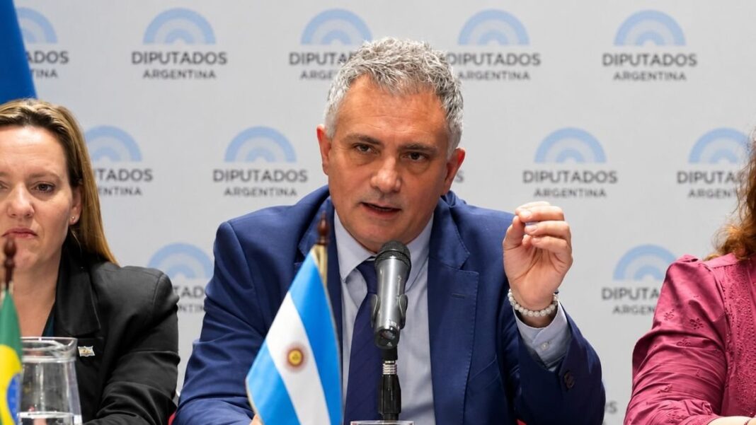 Sebastián Pareja en el Congreso Nacional