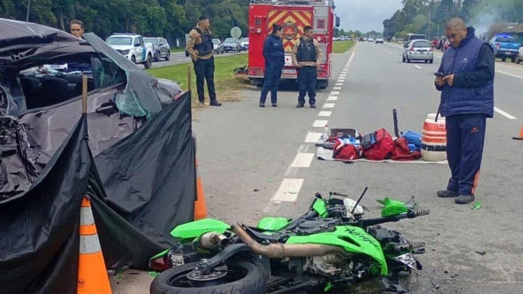 Ruta 2 a la altura del kilómetro 42, en el partido de La Plata, donde ocurrió el choque entre un auto y una moto
