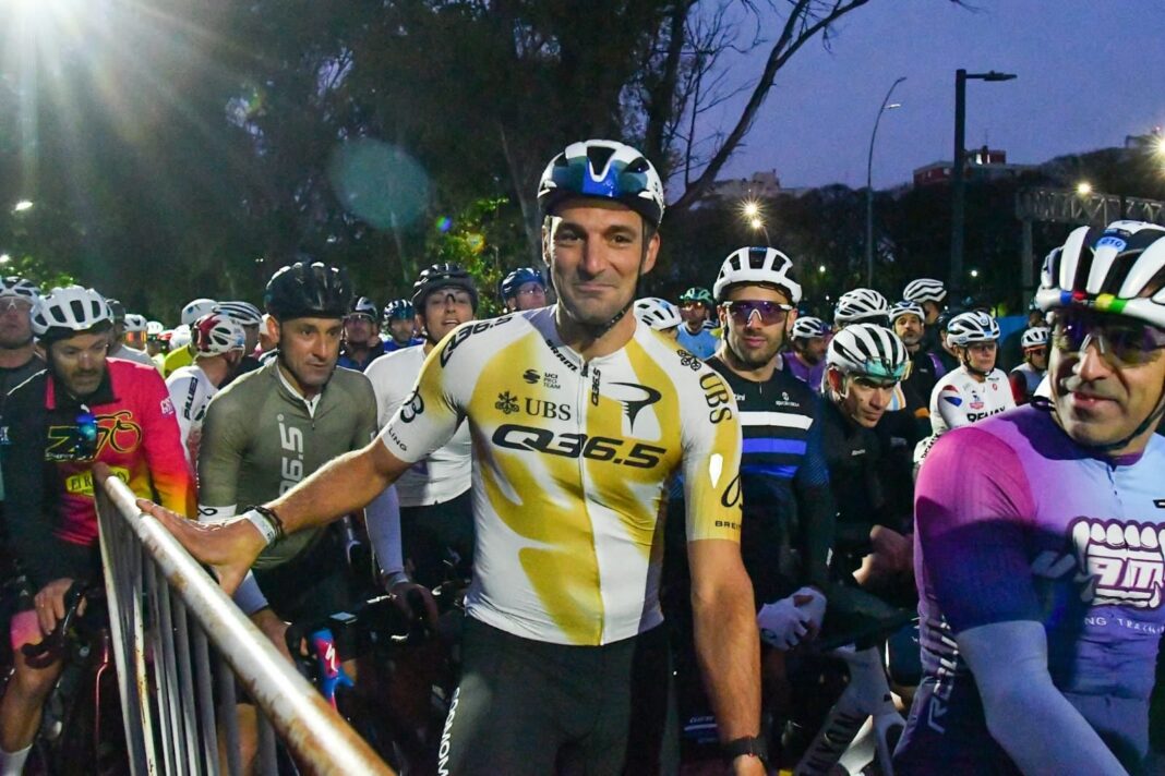 Lionel Scaloni pedaleando en el Gran Fondo Buenos Aires