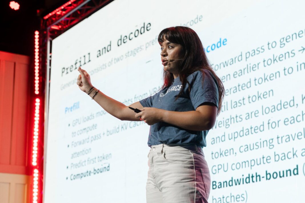 Merve Noyan, ingeniera de Hugging Face, durante su charla en Nerdearla