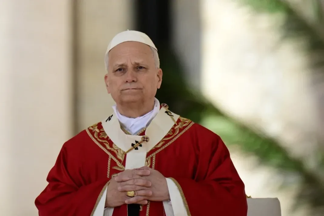El Papa León XIV ingresando al Policlínico Gemelli de Roma para ser operado de un adenocarcinoma pulmonar