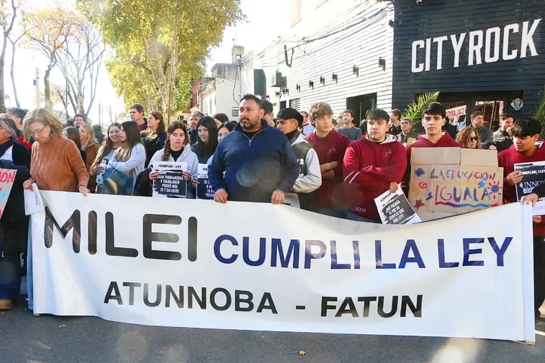 Trabajadores nodocentes universitarios en una jornada de paro