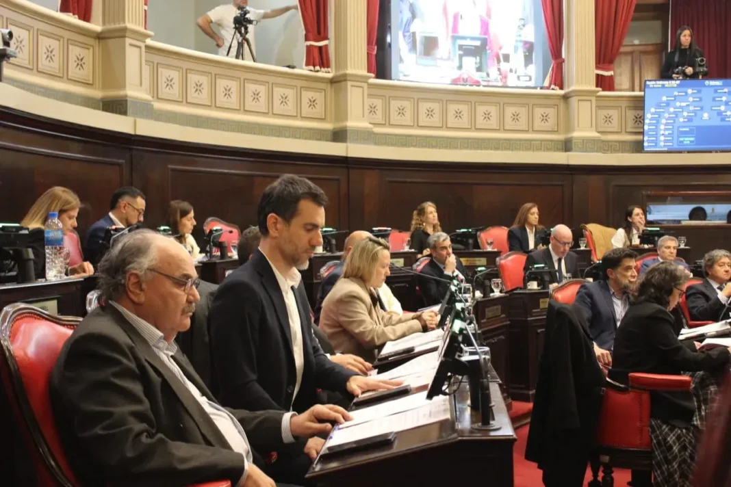 Senador Pablo Petrecca durante la presentación de proyectos sobre salud mental