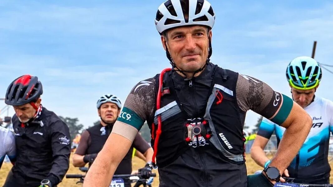 Lionel Scaloni durante una competencia de mountain bike